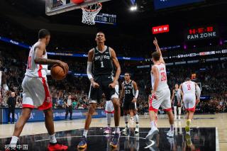 他依然能在 他依然能在